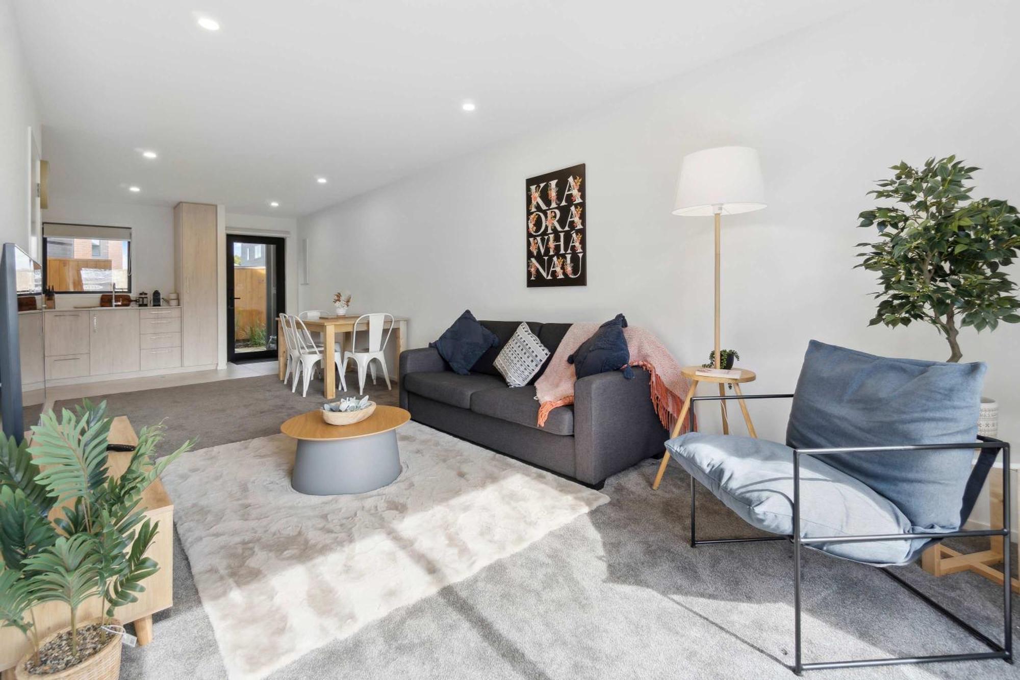 Modern 2-bedroom Retreat With Private Patio Holiday home *