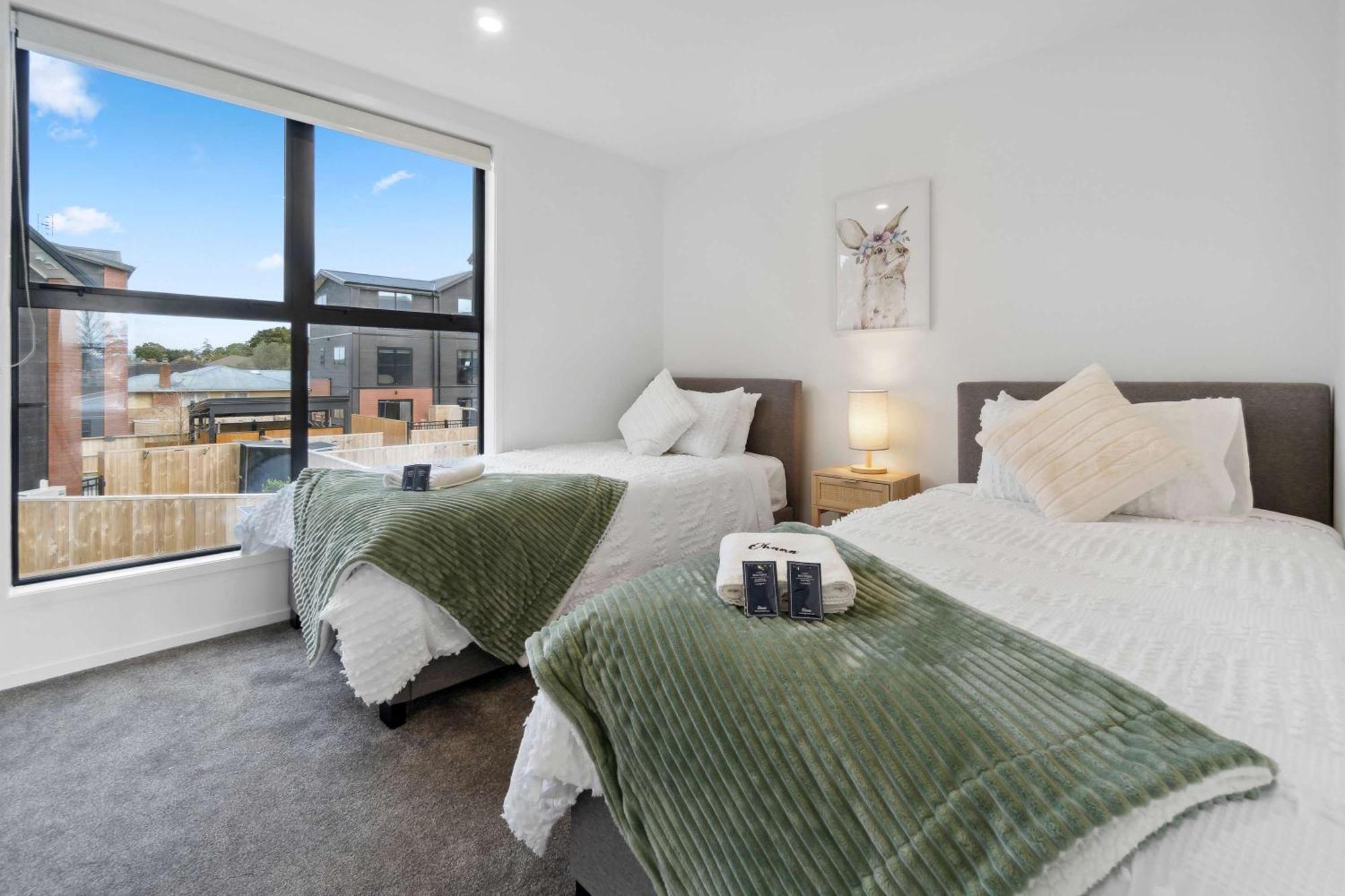 Modern 2-bedroom Retreat With Private Patio *