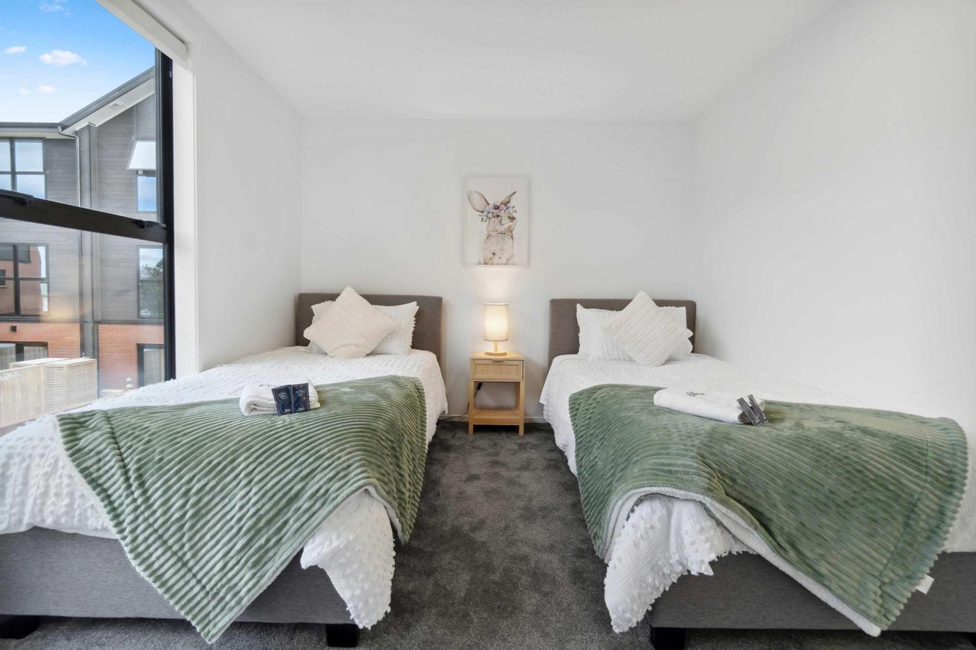 Modern 2-bedroom Retreat With Private Patio * Auckland