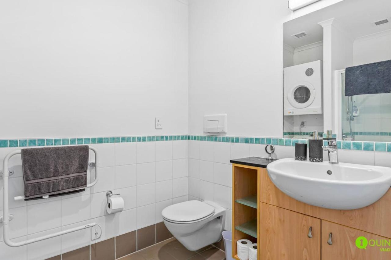 Cosy 1br Princes Wharf Apartment *
