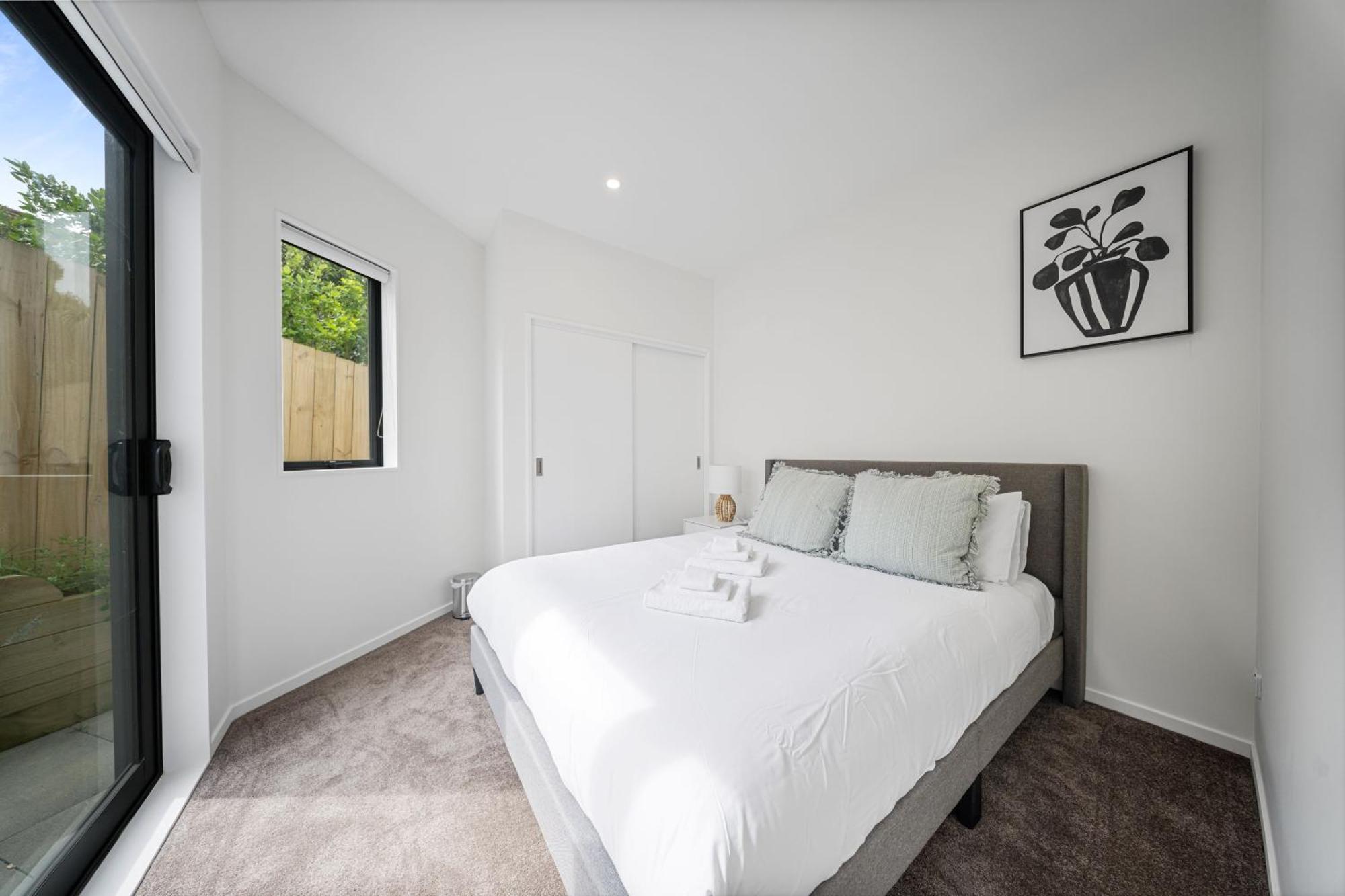 West Harbour Modern 4-bedroom Retreat