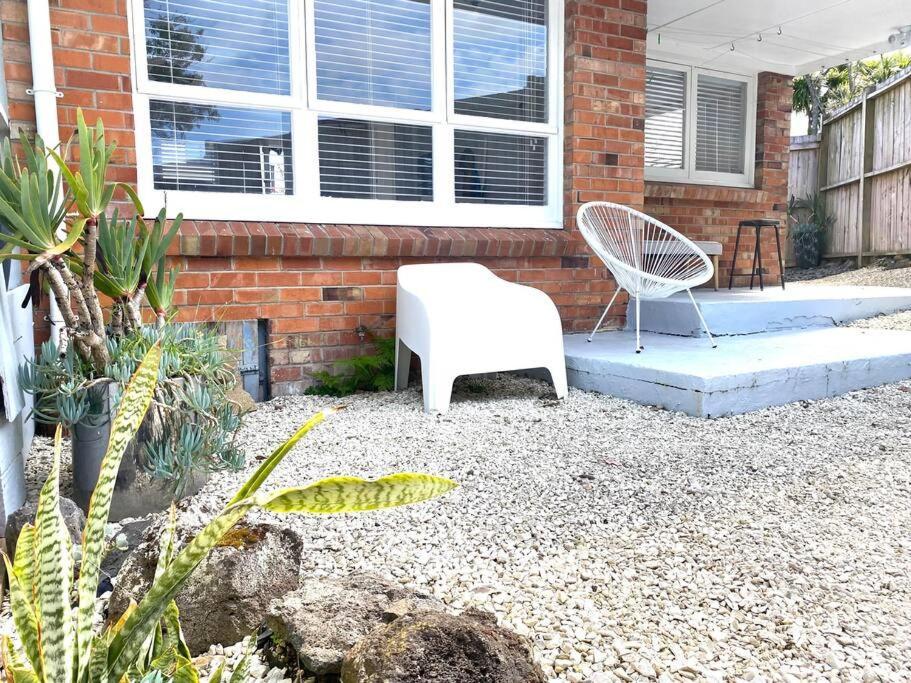 Own Sunny Quiet Haven, Own 1 Bedroom House & Garden With Car Park, To Airport, Cbd & Sylvia Park Mall *