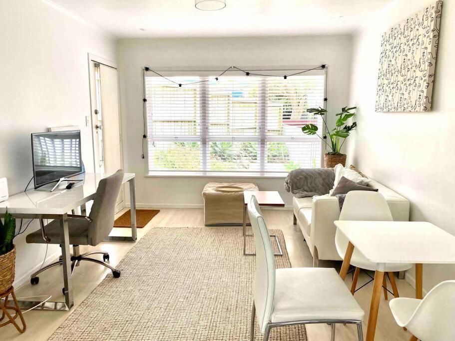 Apartment Own Sunny Quiet Haven, Own 1 Bedroom House & Garden With Car Park, To Airport, Cbd & Sylvia Park Mall Auckland