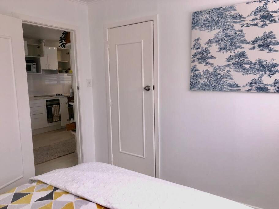 Own Sunny Quiet Haven, Own 1 Bedroom House & Garden With Car Park, To Airport, Cbd & Sylvia Park Mall Apartment Auckland