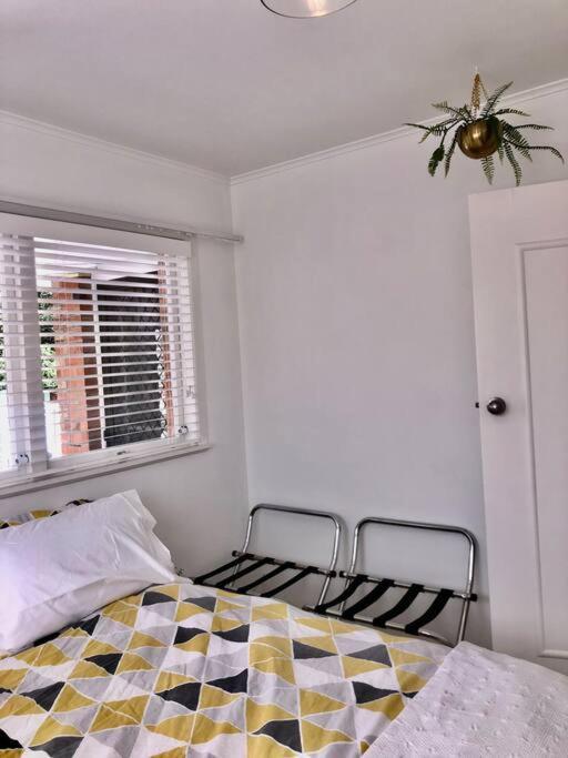 Own Sunny Quiet Haven, Own 1 Bedroom House & Garden With Car Park, To Airport, Cbd & Sylvia Park Mall *