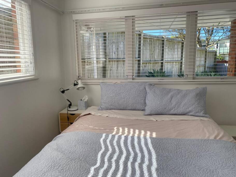 Own Sunny Quiet Haven, Own 1 Bedroom House & Garden With Car Park, To Airport, Cbd & Sylvia Park Mall *