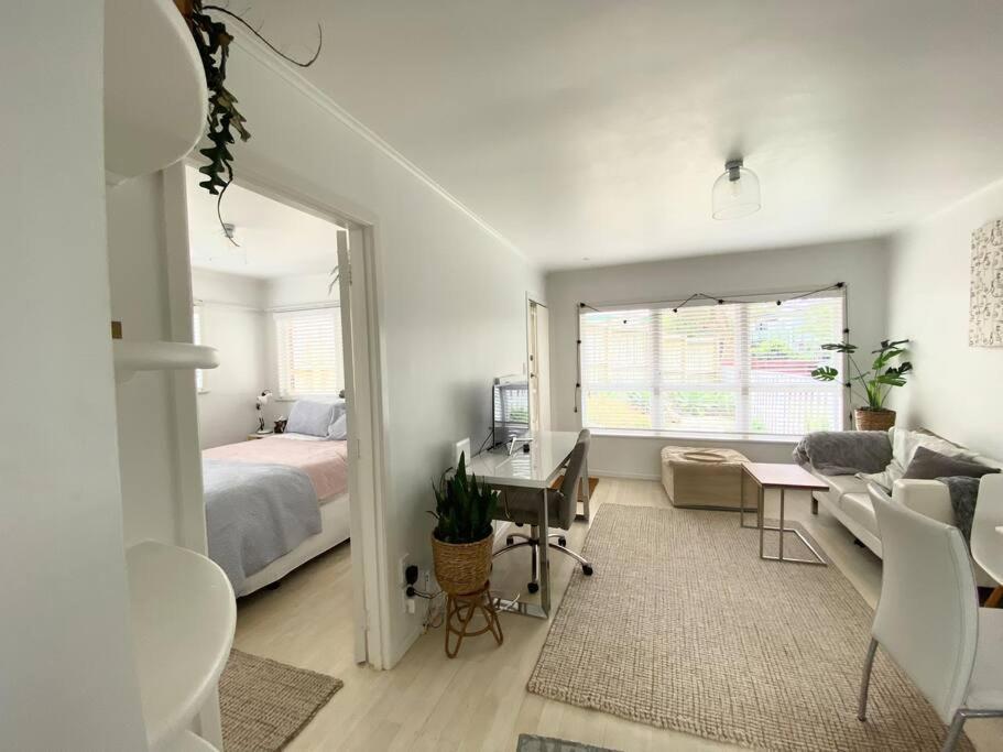 Own Sunny Quiet Haven, Own 1 Bedroom House & Garden With Car Park, To Airport, Cbd & Sylvia Park Mall * Auckland