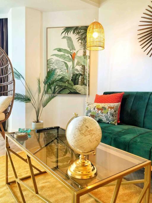 Spacious Park Views With Spa, Pool, Gym, Netflix Auckland