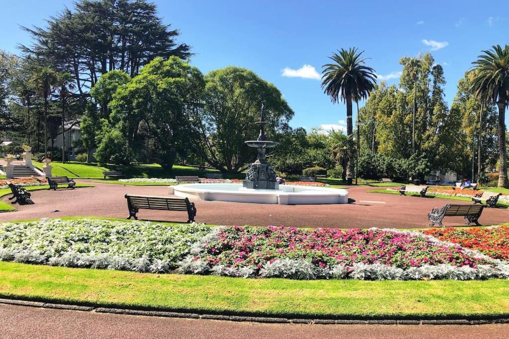 Park Views, Netflix, Free Wifi! Apartment