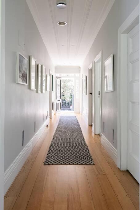 Lovely Beachside In Cheltenham Apartment