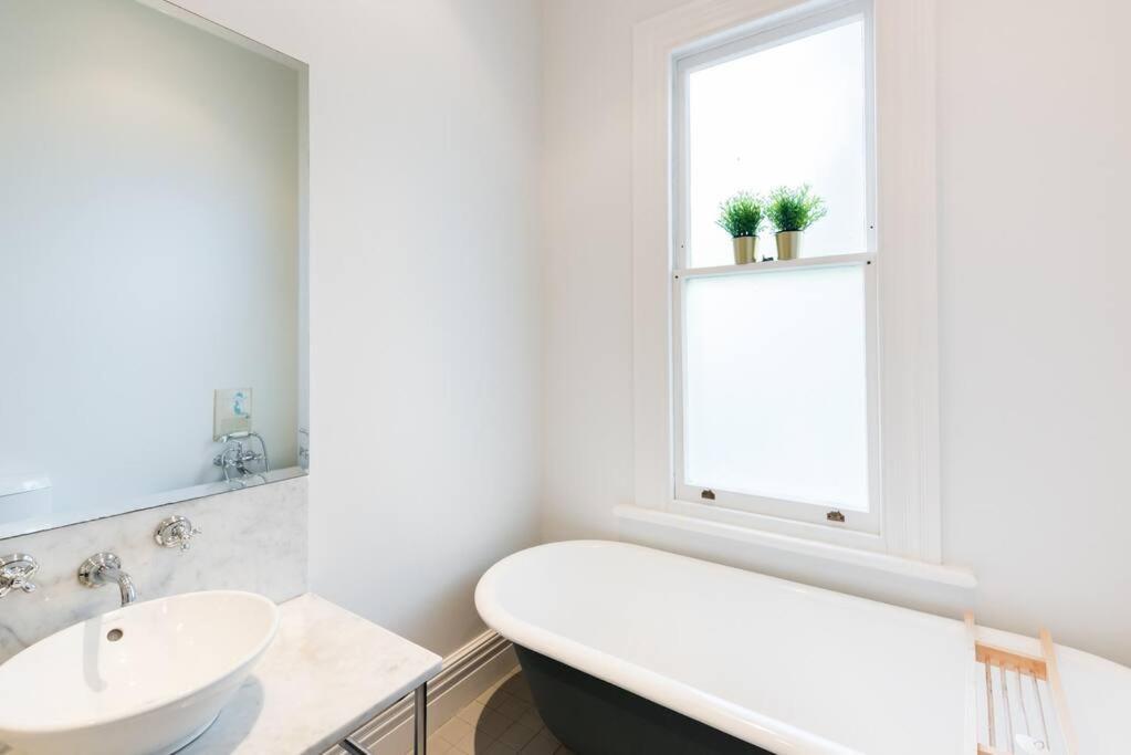Lovely Beachside In Cheltenham Apartment *