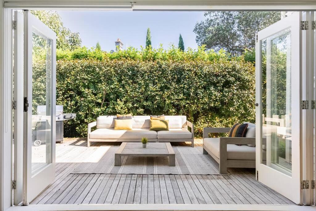Lovely Beachside In Cheltenham Apartment