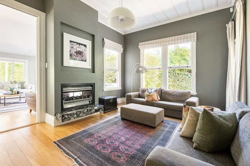 Lovely Beachside In Cheltenham Apartment