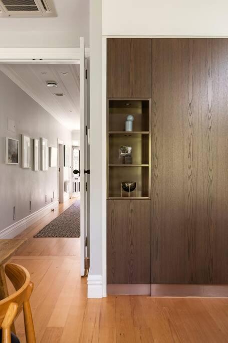 Lovely Beachside In Cheltenham Apartment *