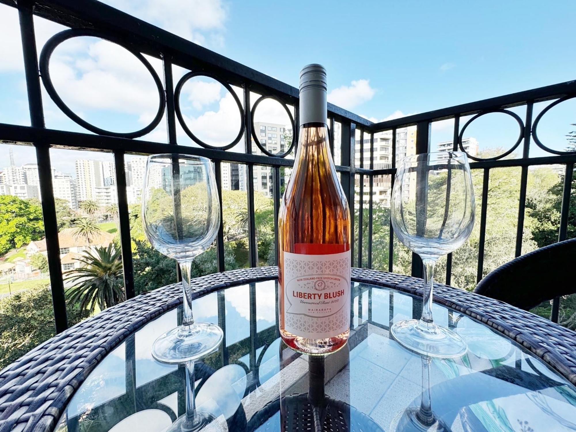 Spacious Park Views With Spa, Pool, Gym, Netflix Auckland