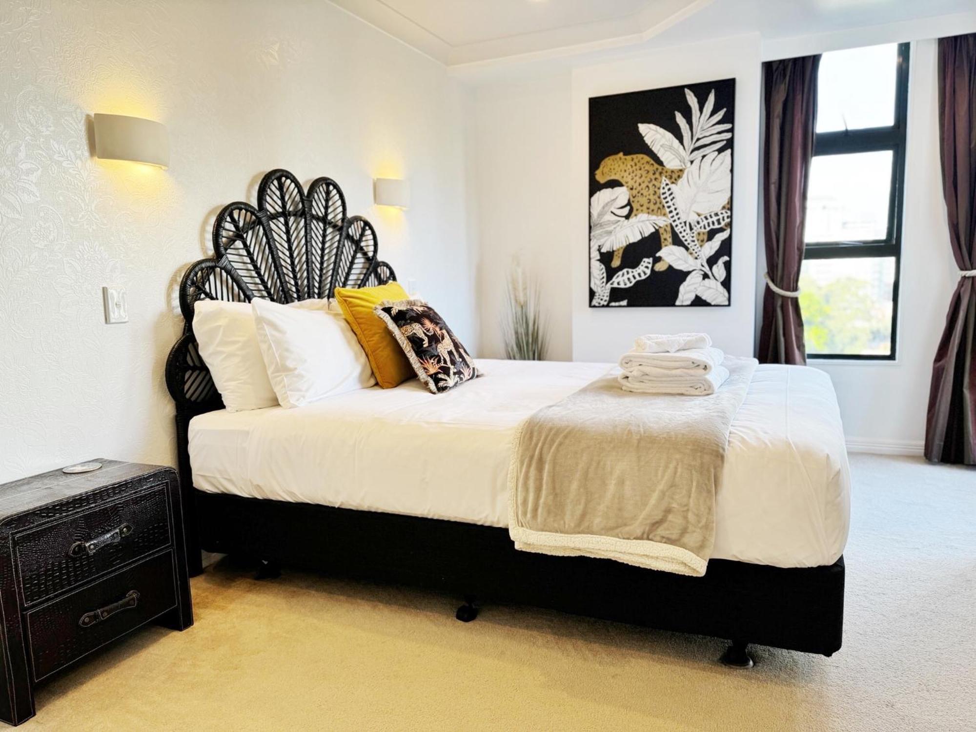 Apartment Spacious Park Views With Spa, Pool, Gym, Netflix *