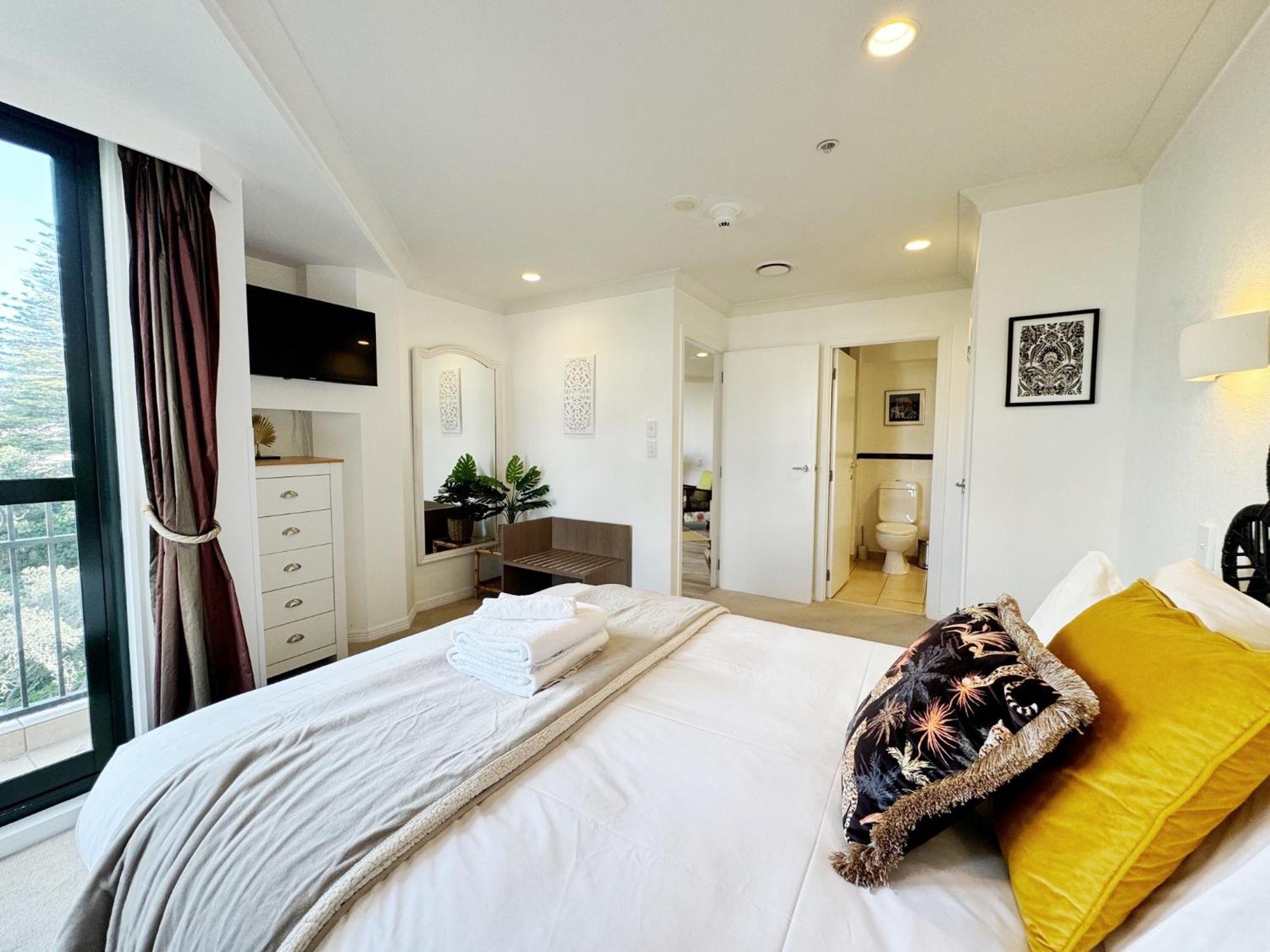 Apartment Spacious Park Views With Spa, Pool, Gym, Netflix