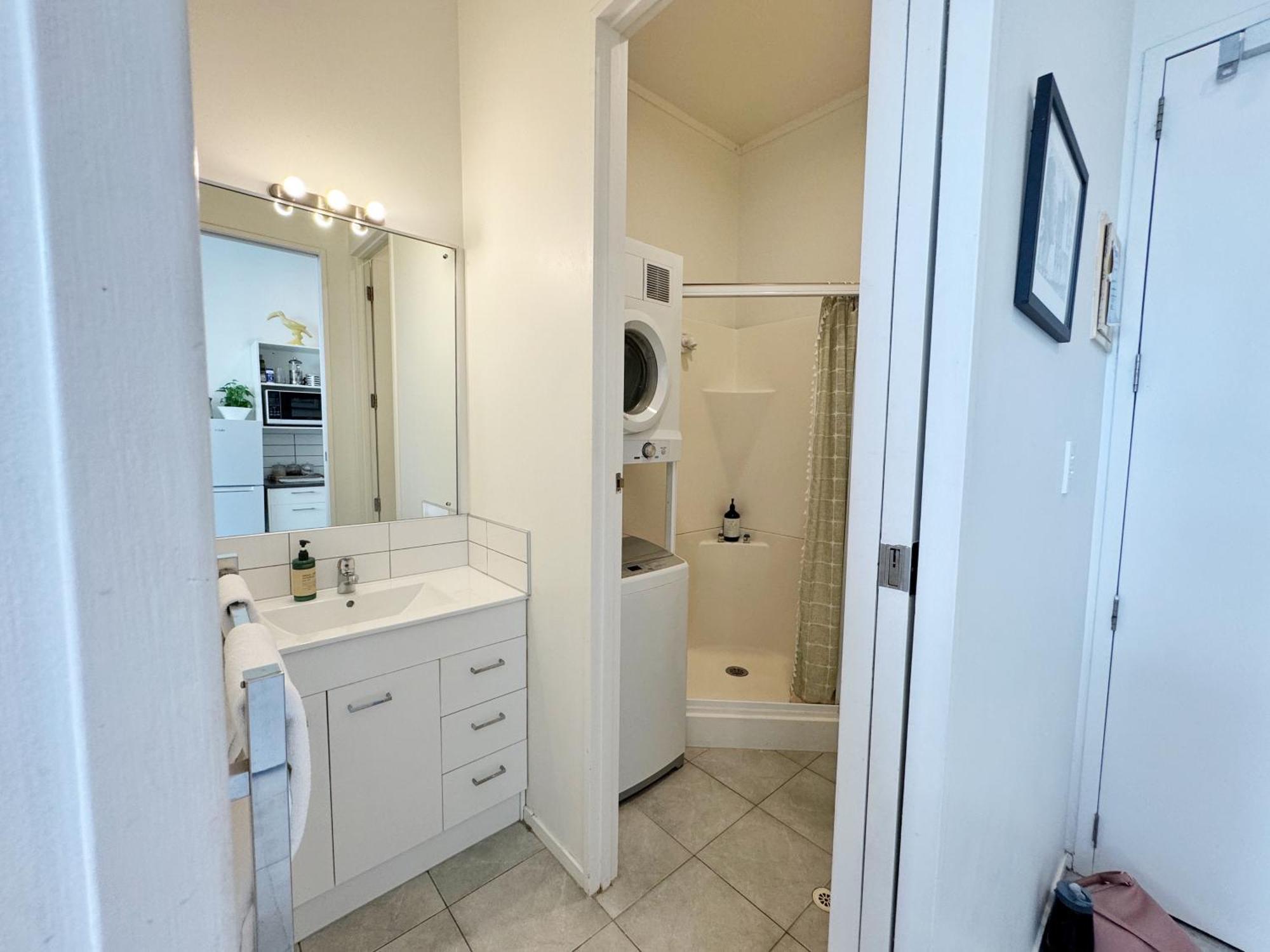 Skytower Views, Washer & Dryer, Tv! Apartment Auckland