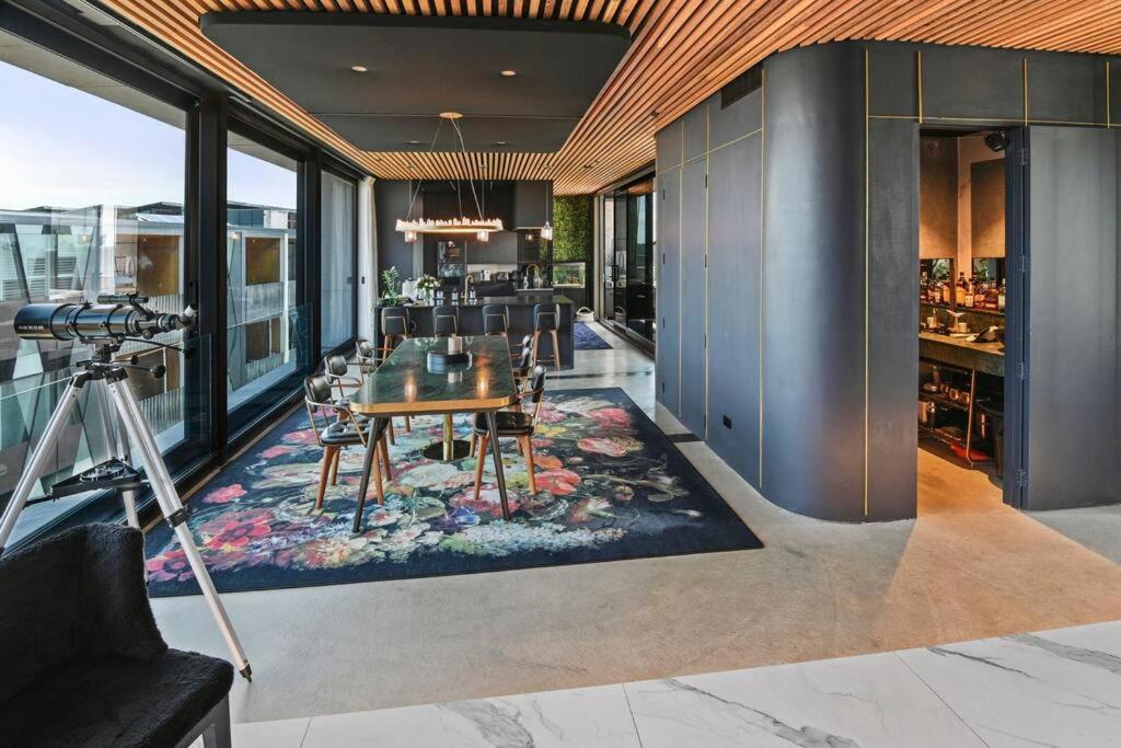 Entertainers Penthouse With 5 Bedrooms Pool & Apartment *