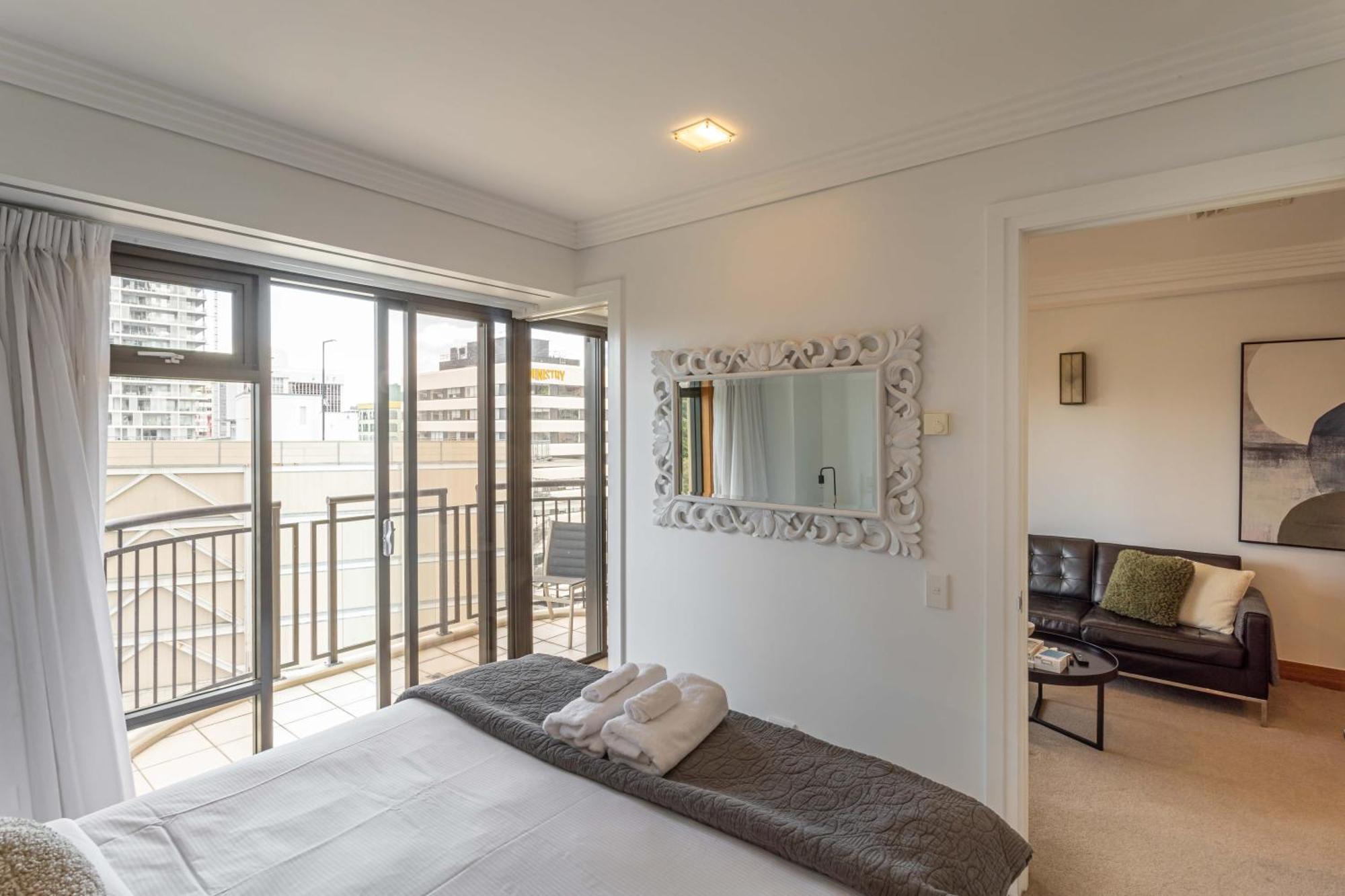 Retreat W. Modern Comforts *