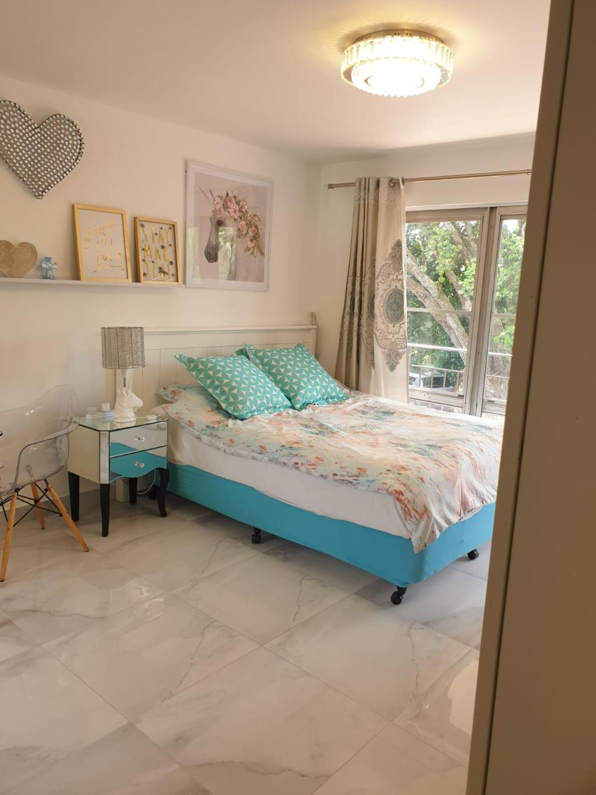 Cute Comfortable, Quiet 11 With Carpark Apartment