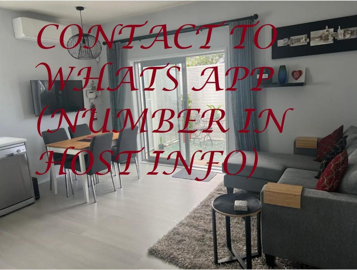 Smart And Stylish In Glen Eden Apartment