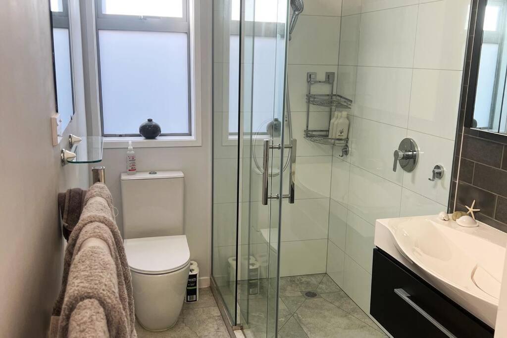 Smart And Stylish In Glen Eden *