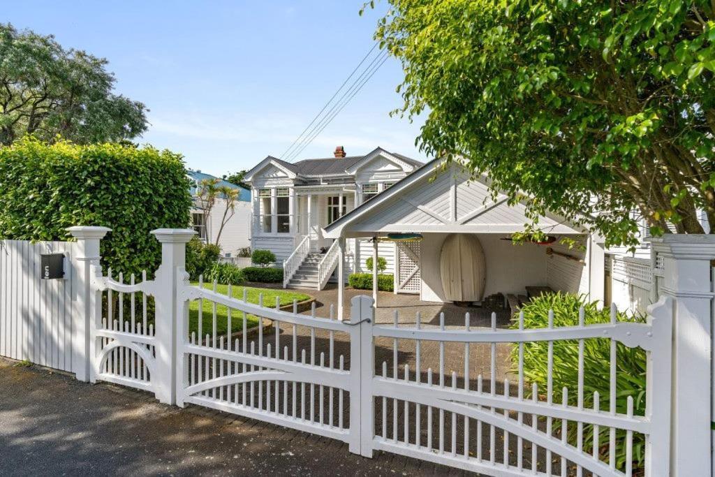 Charming Double Bay Auckland