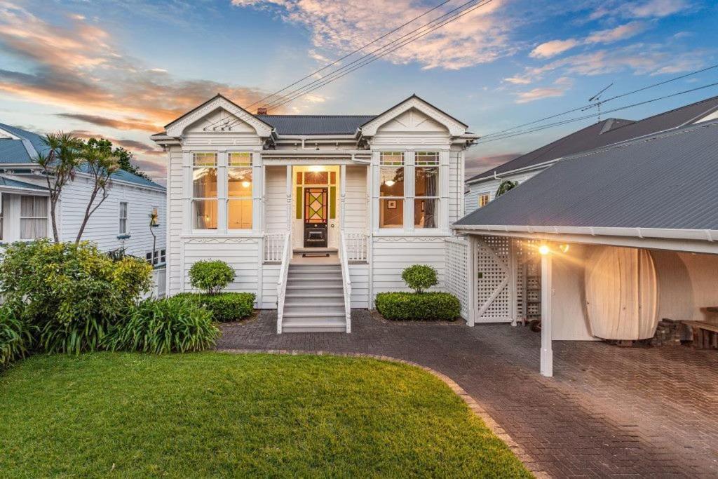 Charming Double Bay Auckland