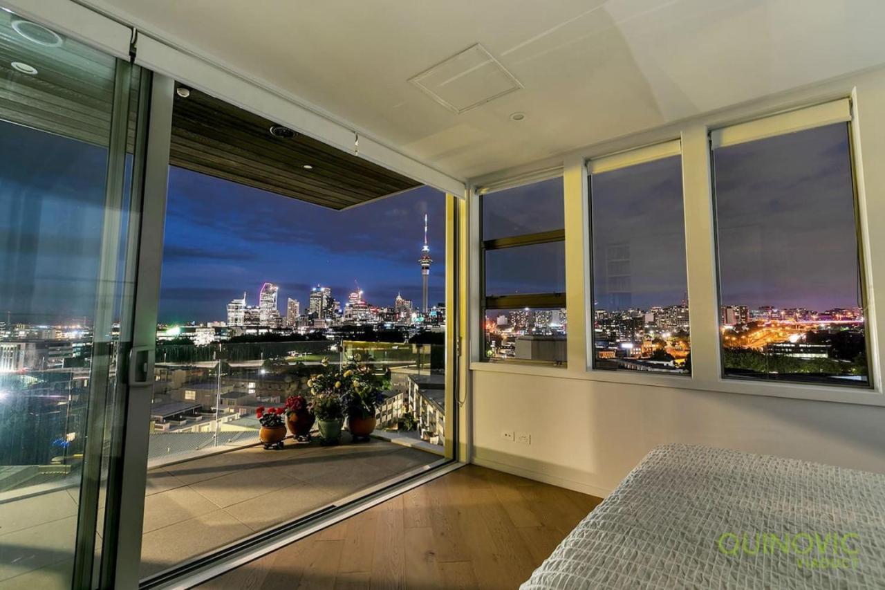 Stylish 2br Views W 2 Parks Auckland