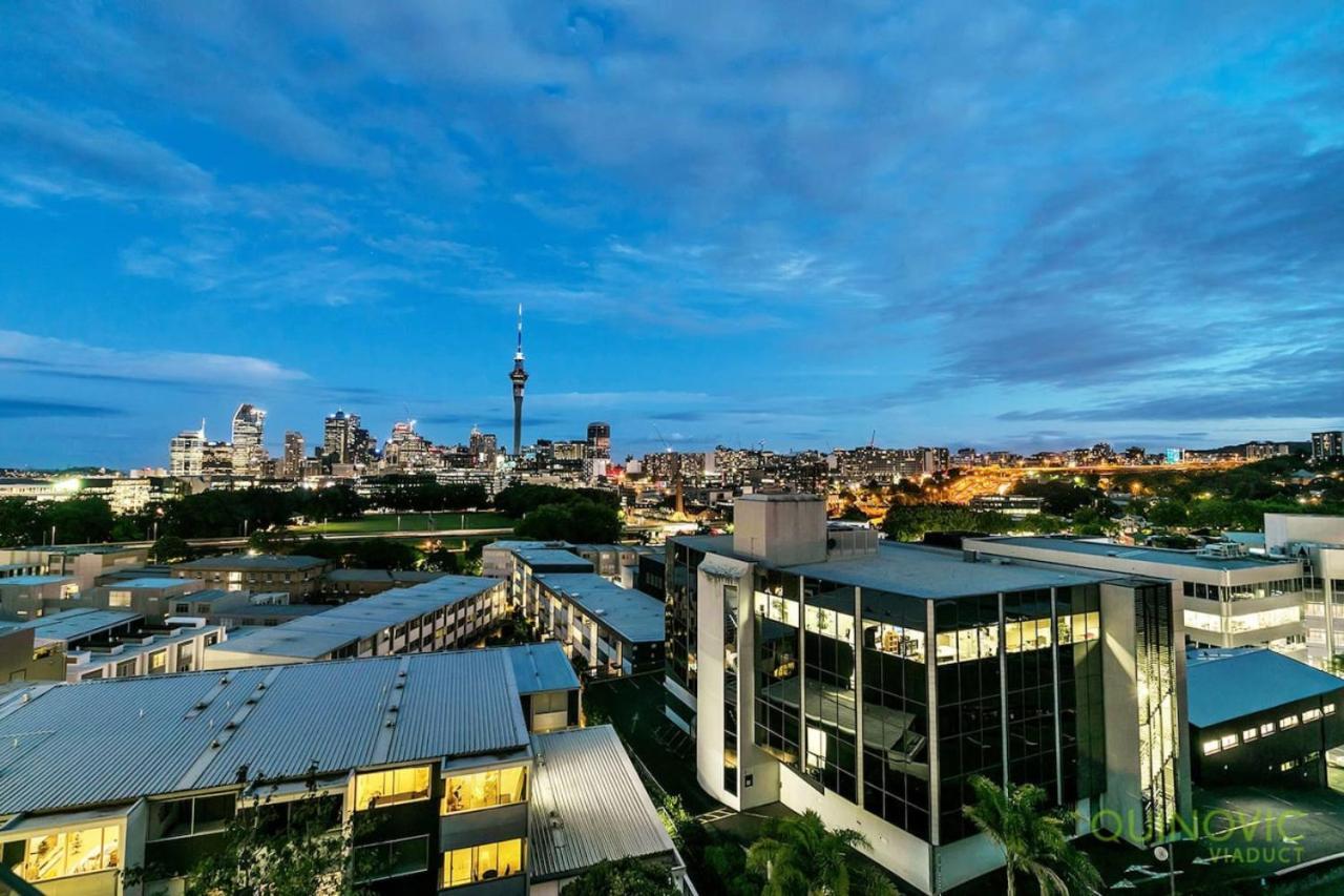 Stylish 2br Views W 2 Parks Apartment Auckland