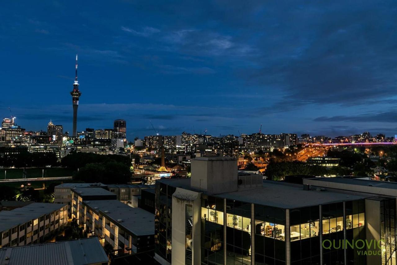 Stylish 2br Views W 2 Parks Apartment Auckland