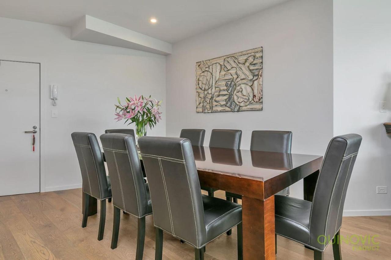 Stylish 2br Views W 2 Parks Auckland
