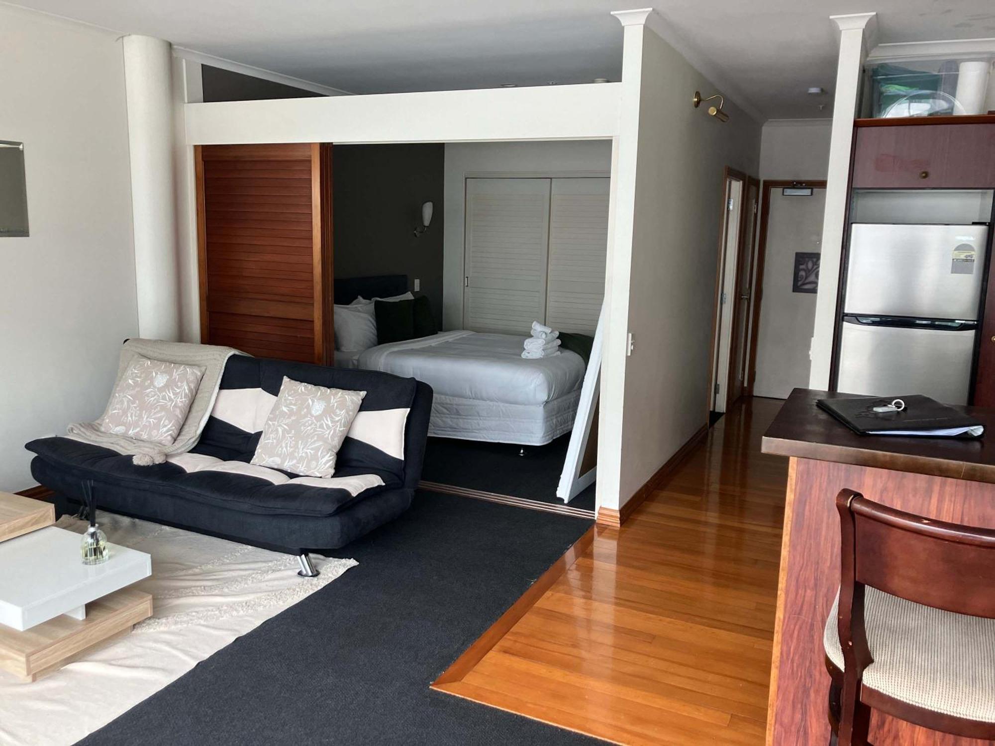 Easy One Bedrm On Princes Wharf Apartment