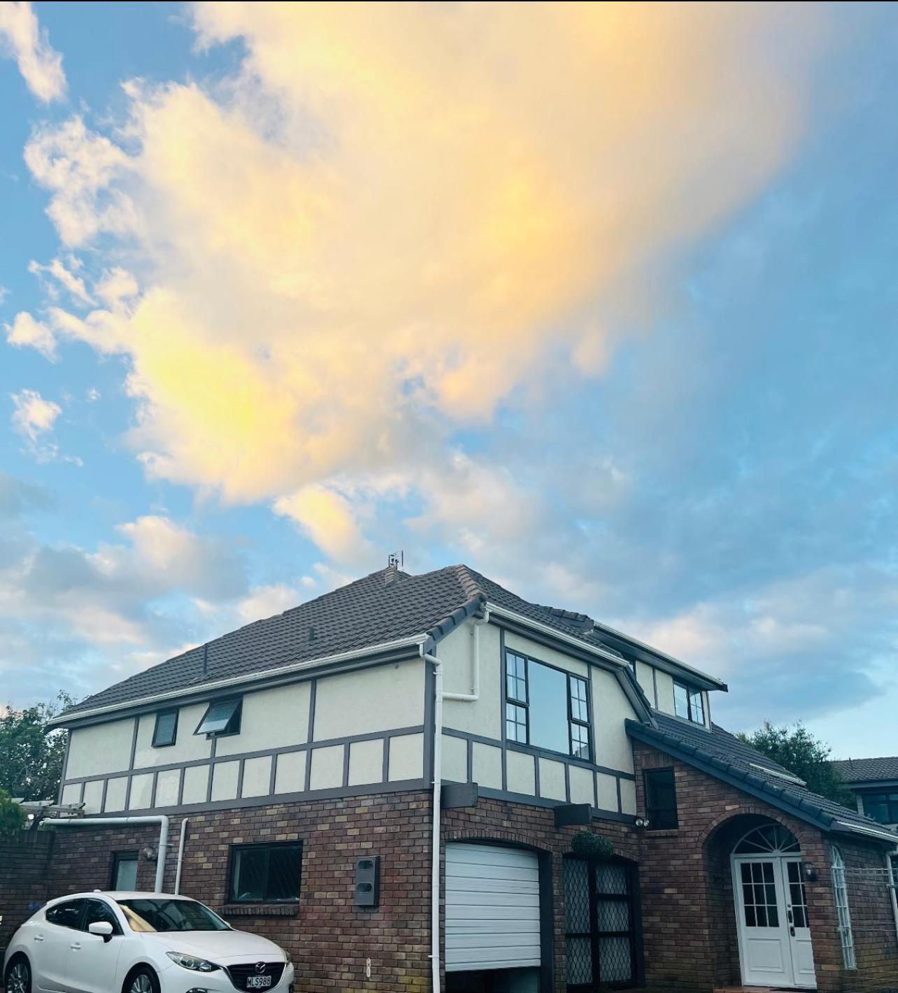Guest house Master Bed With Seaview Auckland