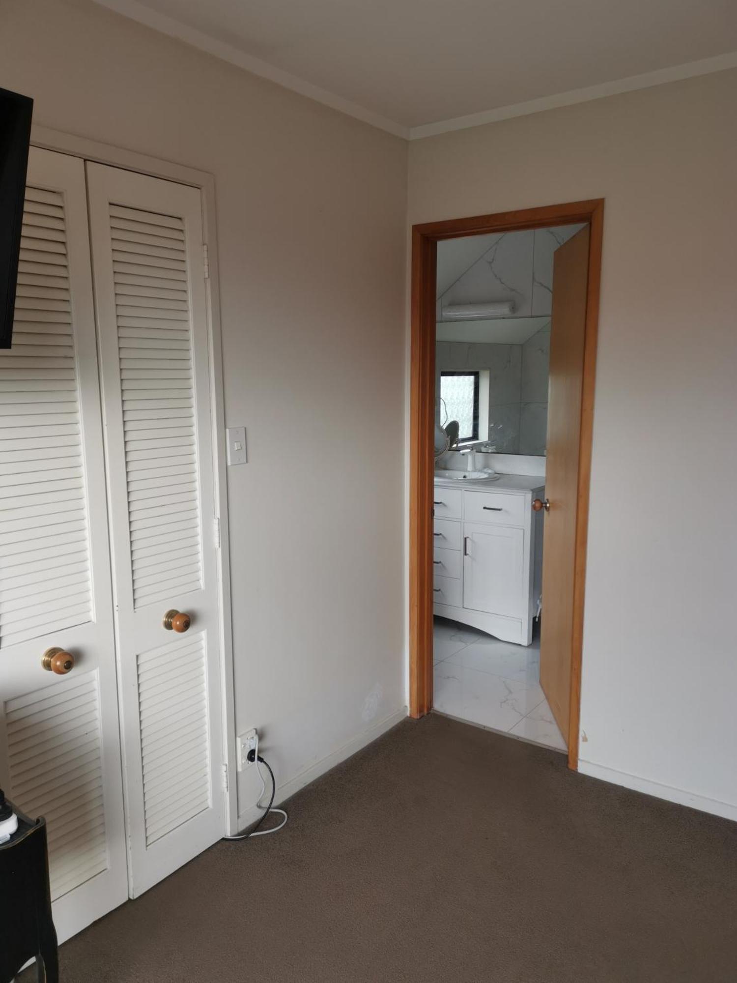 Master Bed With Seaview Auckland