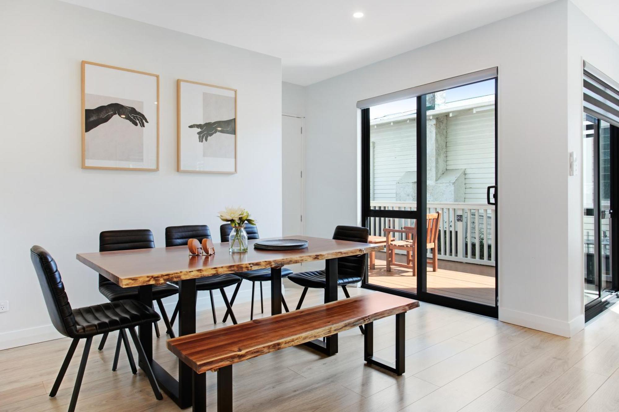 Holiday home Oasis Townhouse With Parking And Air-con