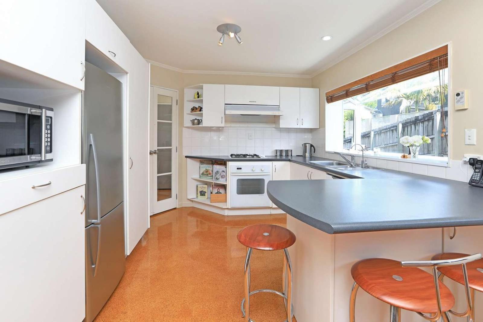 Homestay In Remuera With Free Street Carpark, Handy Close To Cuisine Restaurant And Public Transportation Auckland
