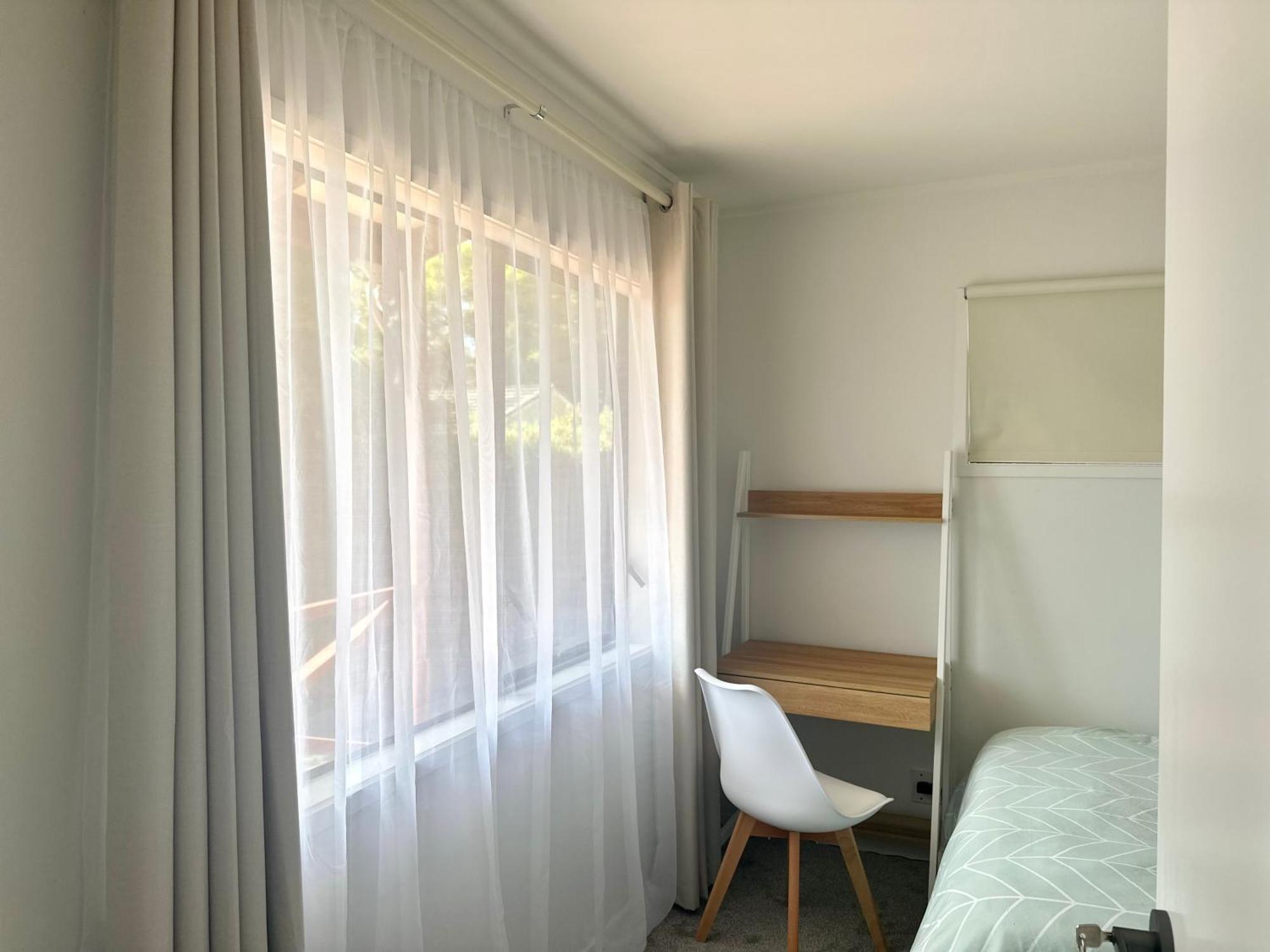 Private With Separate Bathroom And Carpark Auckland