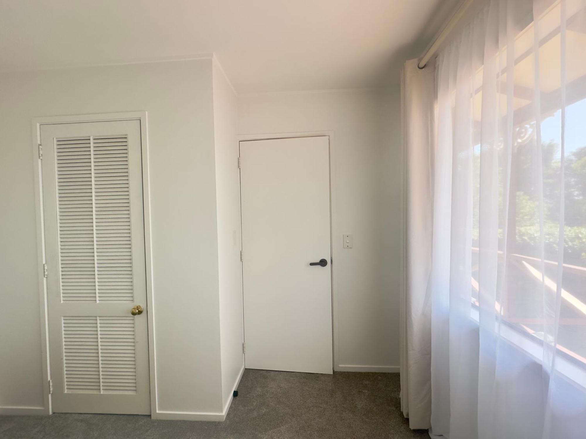 Private With Separate Bathroom And Carpark