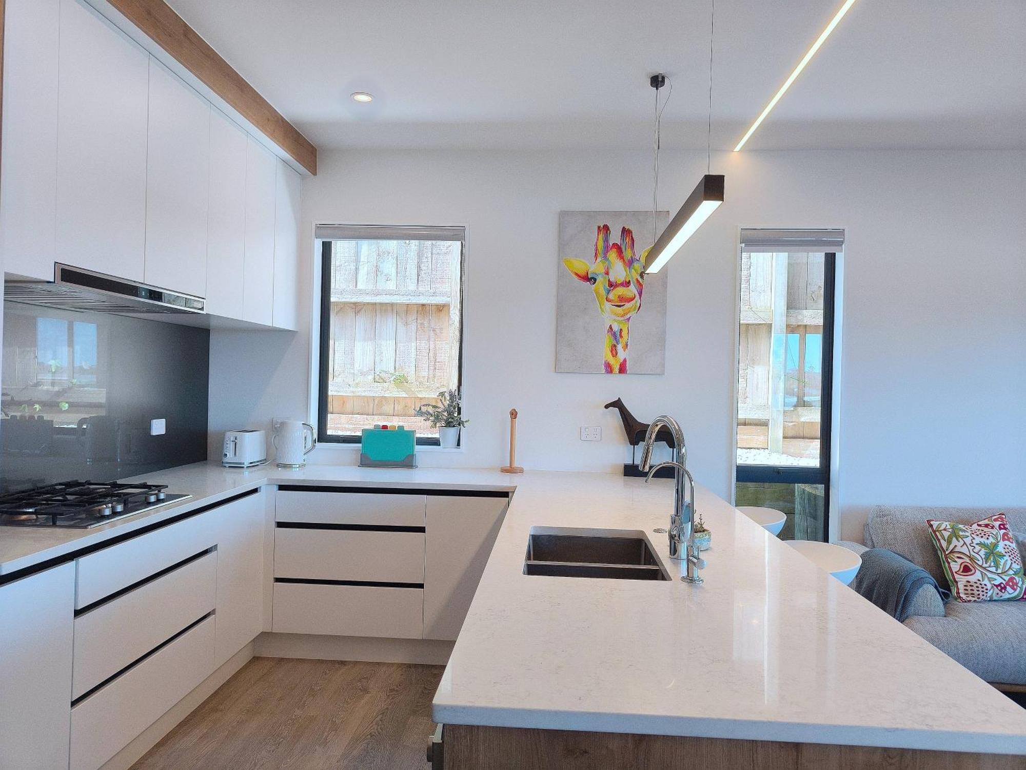Stylish Family Retreat In Hillcrest 4 Bedroom And Playroom Auckland