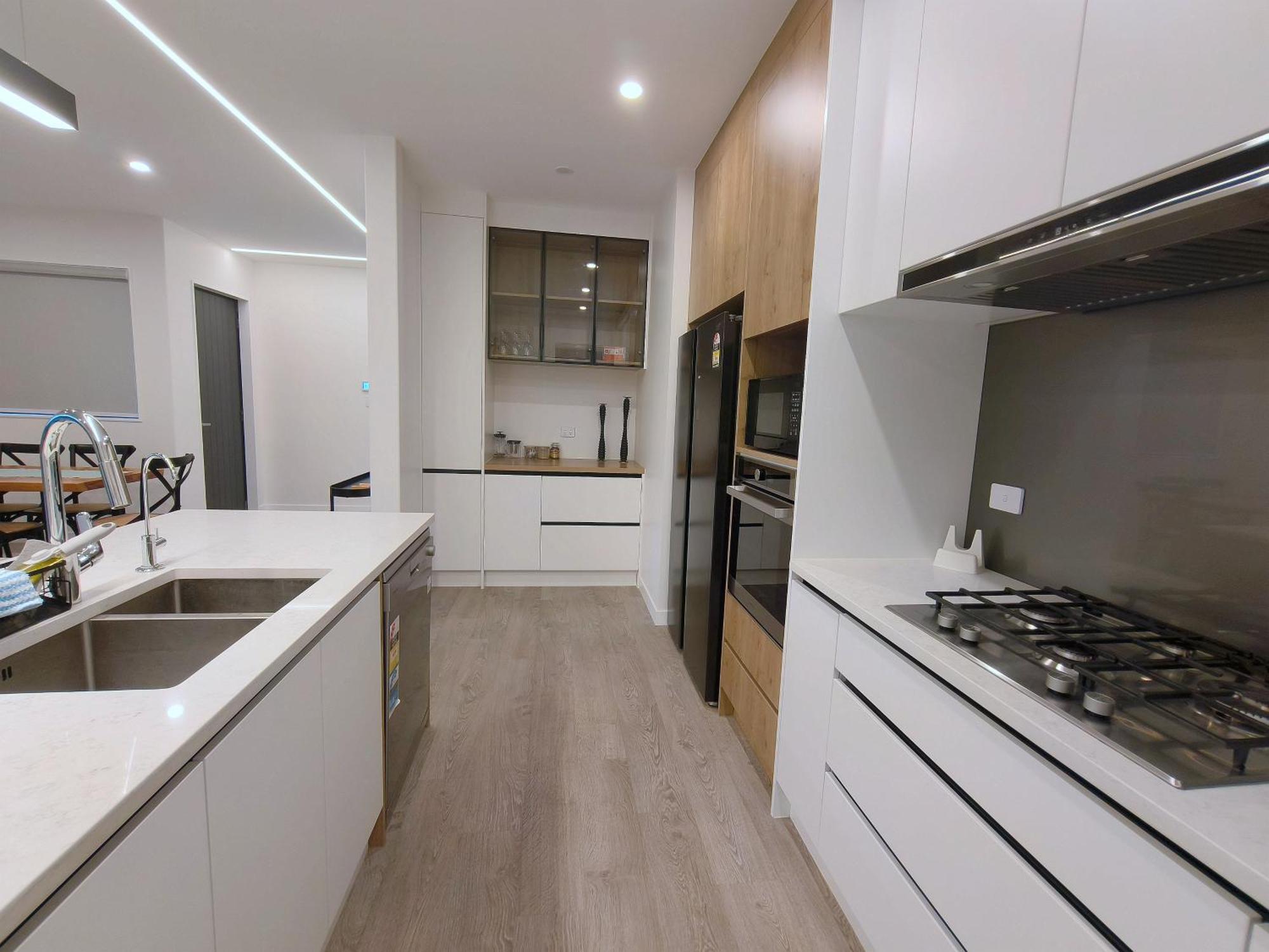 Stylish Family Retreat In Hillcrest 4 Bedroom And Playroom Villa *