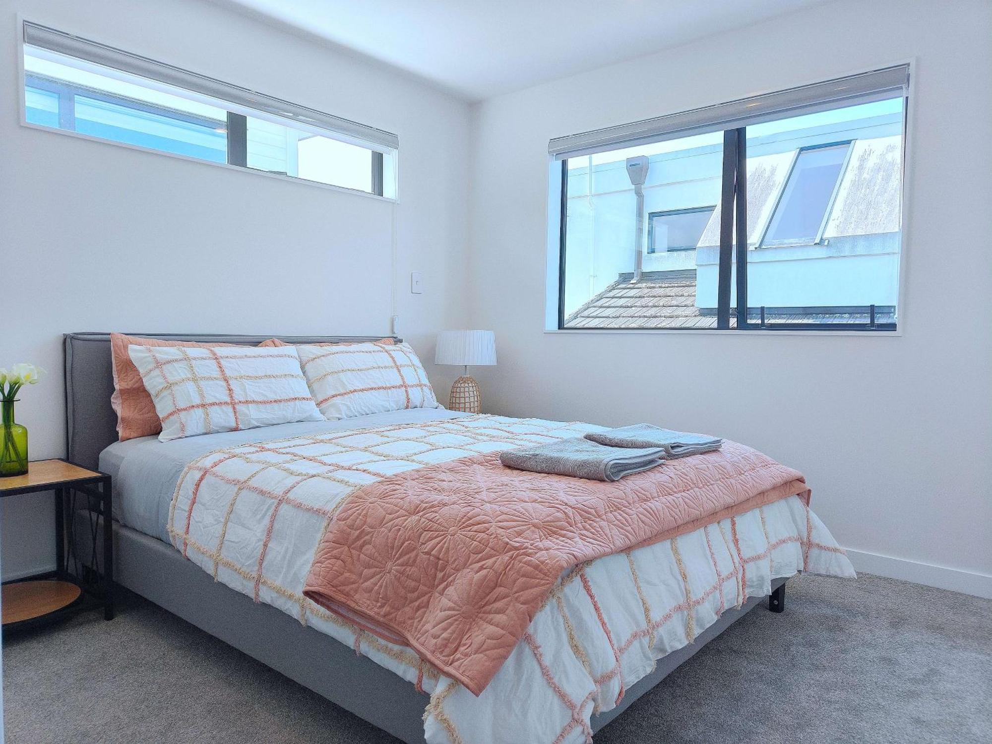 Villa Stylish Family Retreat In Hillcrest 4 Bedroom And Playroom Auckland