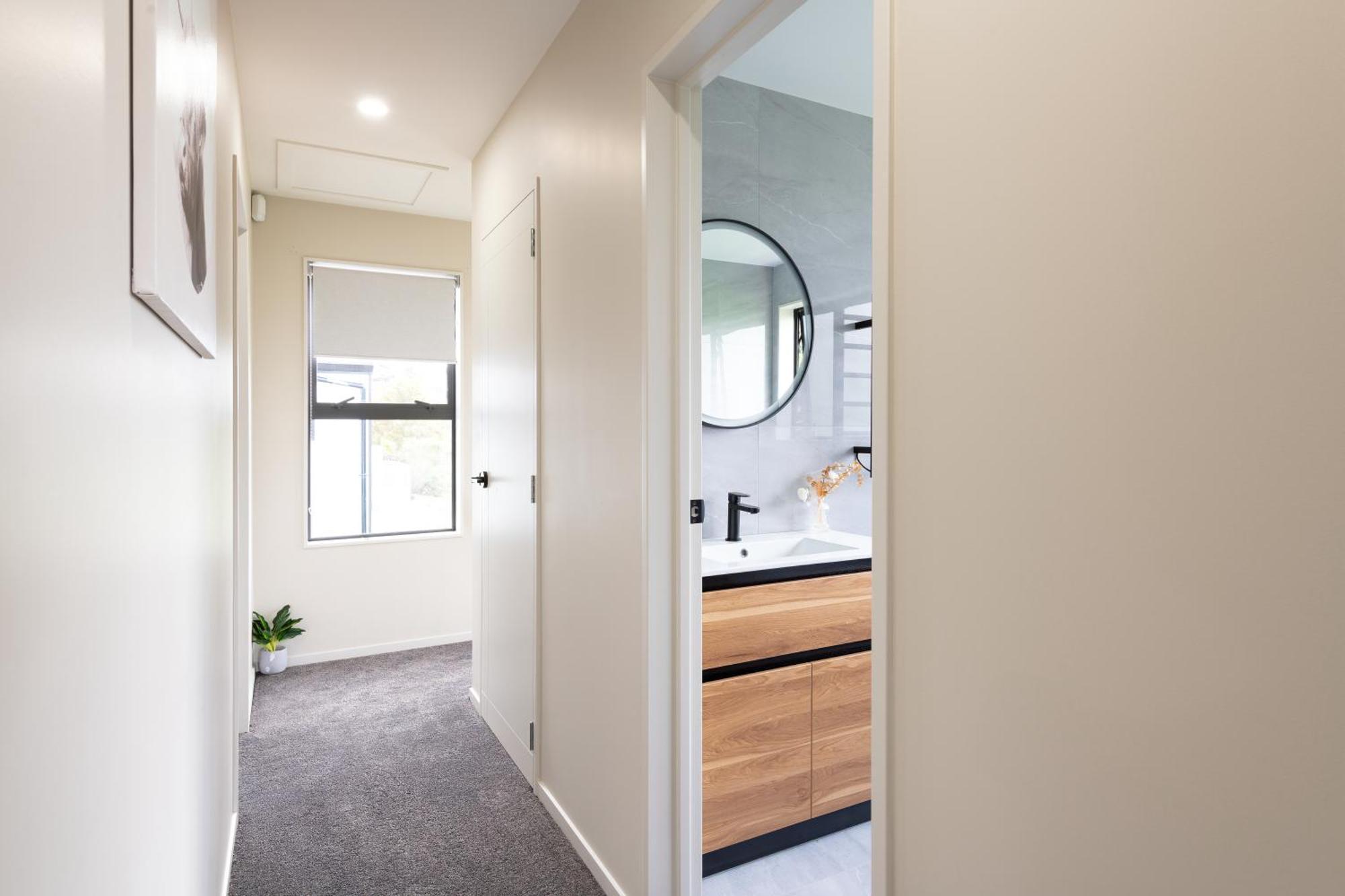 Villa Stylish Family Parkside Escape Near Westgate Auckland