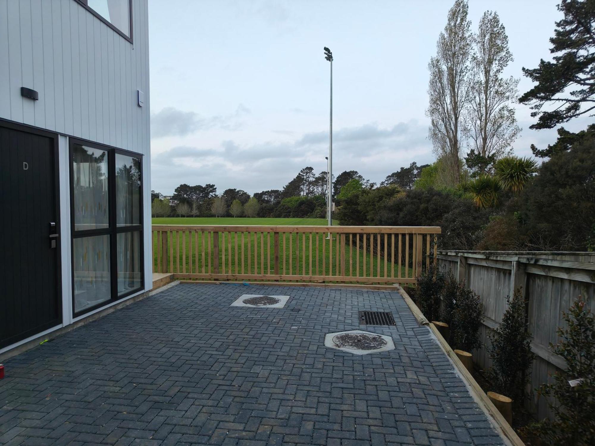 Villa Stylish Family Parkside Escape Near Westgate Auckland