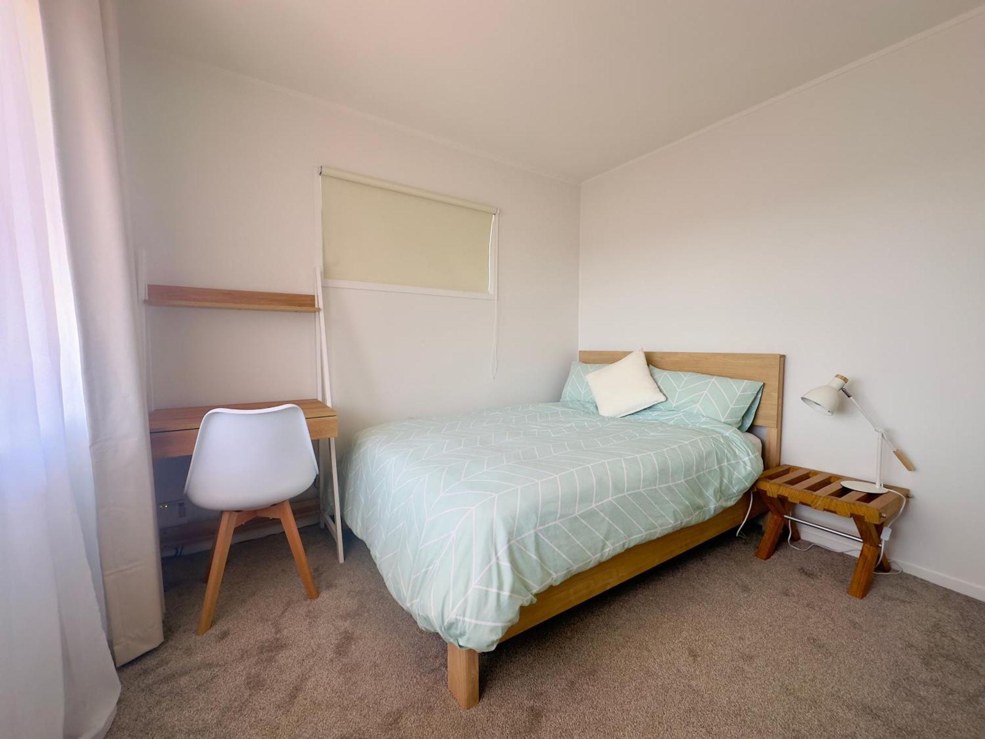 Private With Separate Bathroom And Carpark *