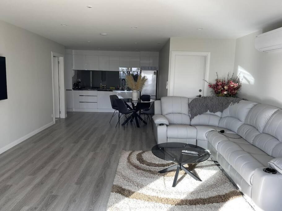 Modern And Private In East Apartment Auckland