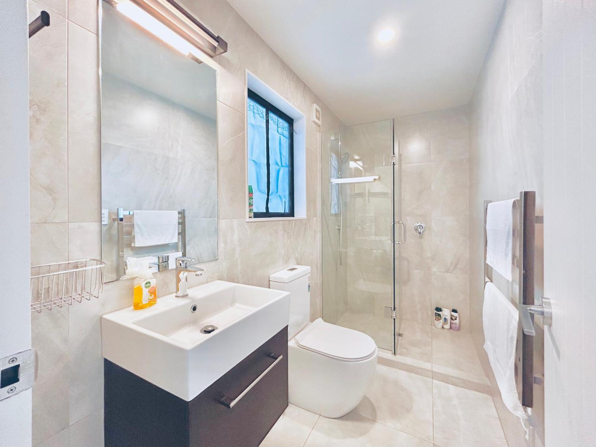 Nearly New 3bed Townhouse 3km To Cbd *