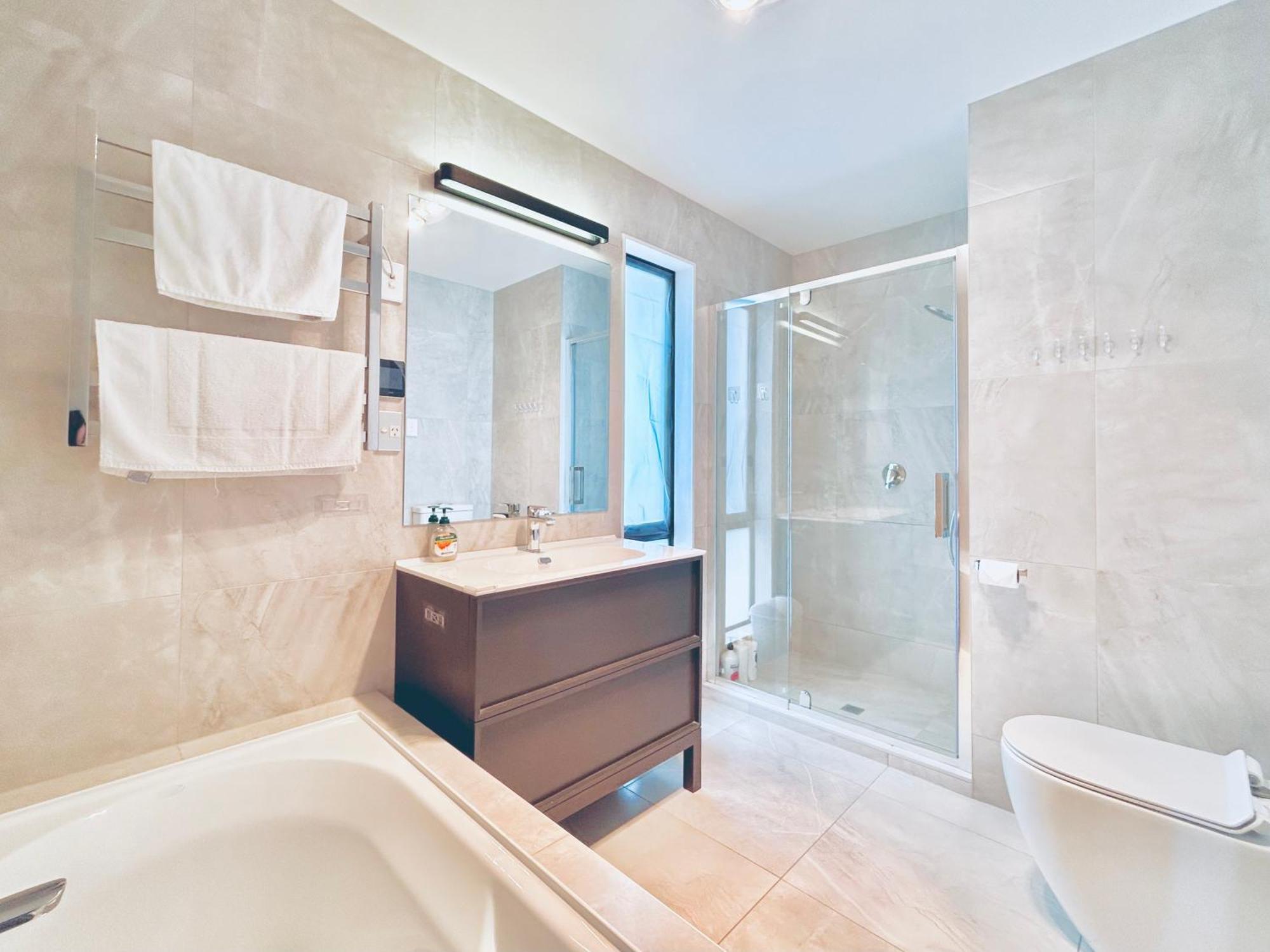Nearly New 3bed Townhouse 3km To Cbd *