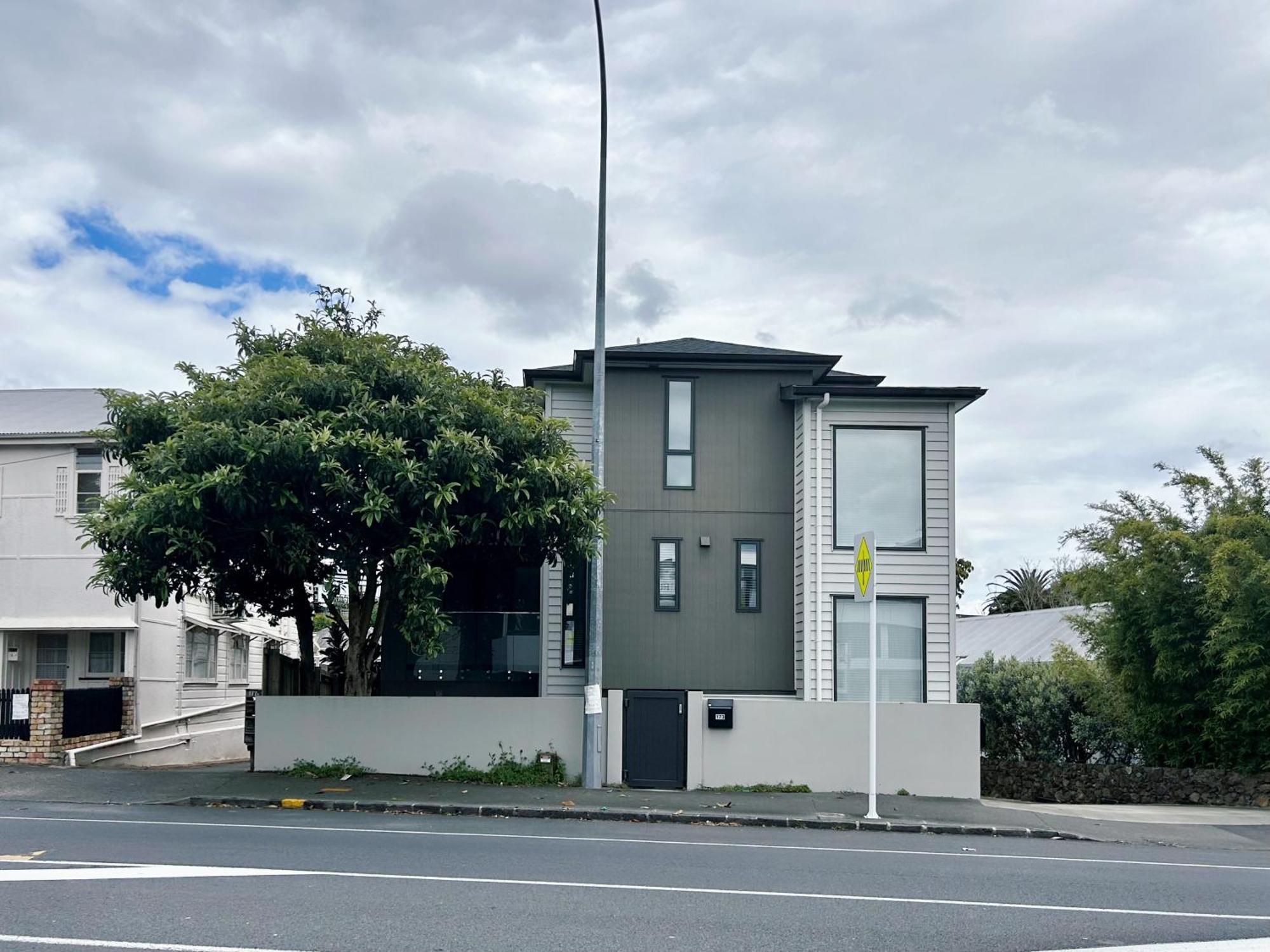 Nearly New 3bed Townhouse 3km To Cbd